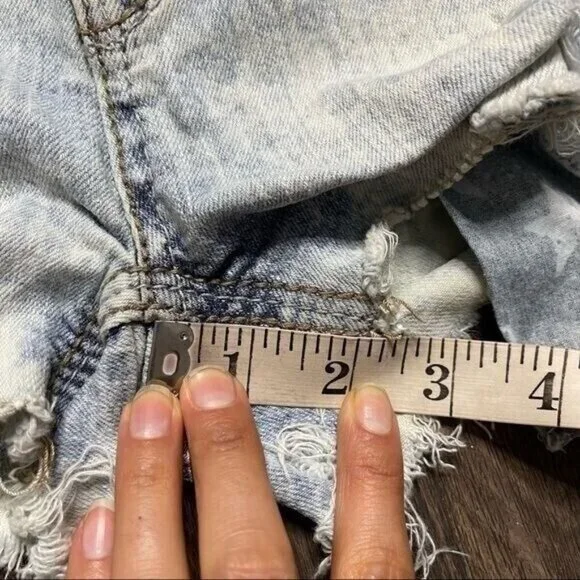 Wallflower Denim Light Blue Distressed Jean Shorts Size 3 - Picture 5 of 5